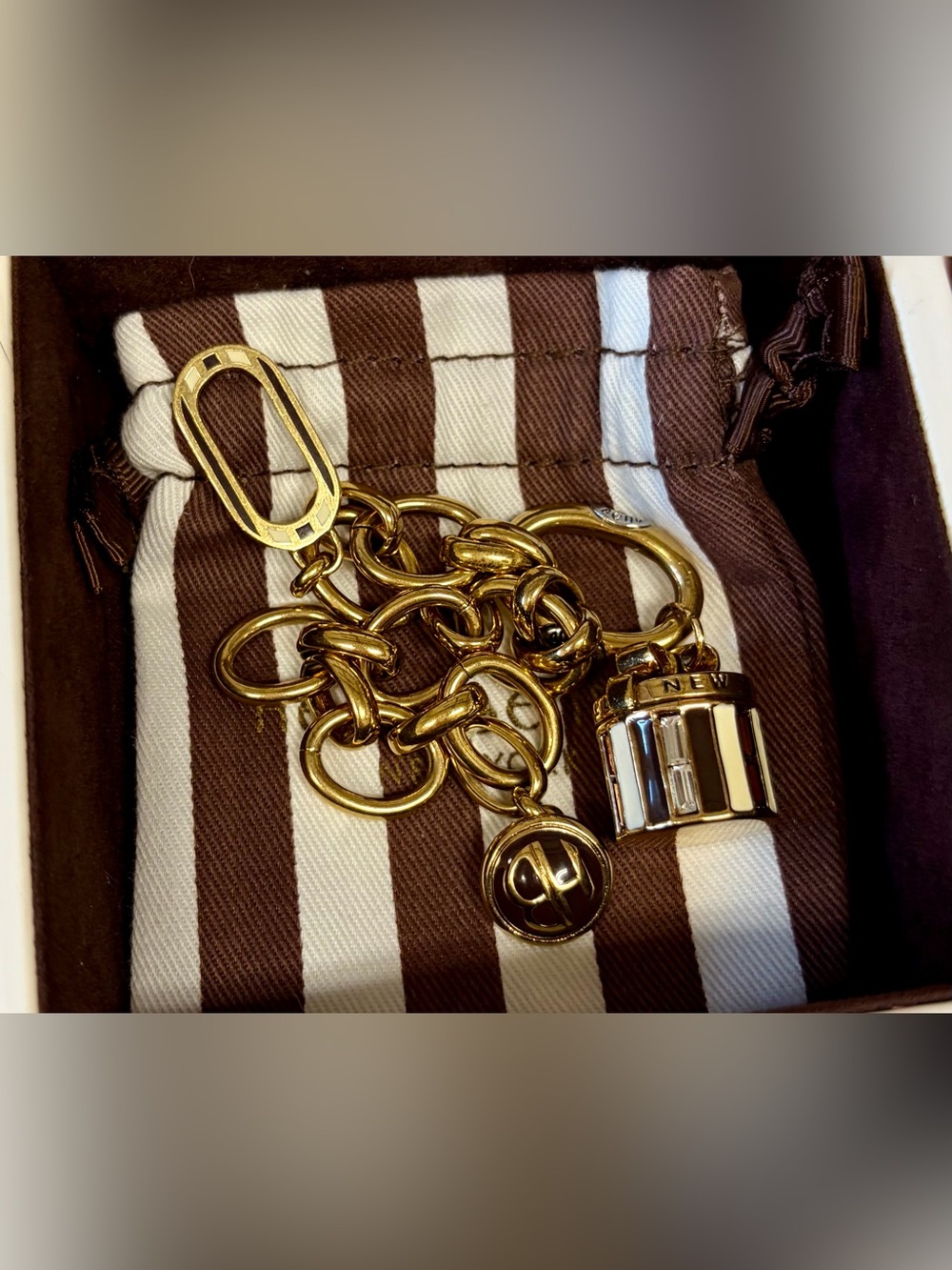 FULL INCLUSION NWOT HENRI BENDEL Iconic N.Y. Hat Box Gold-Tone Bracelet - Picture 11 of 14